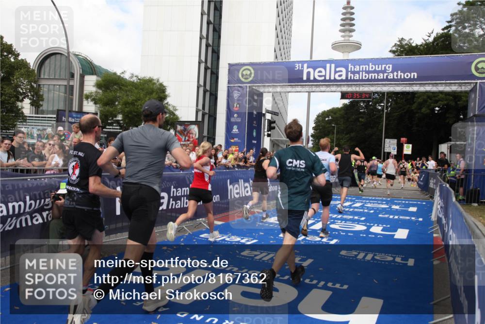 29.06.2025 - hella hamburg halbmarathon Michael Strokosch http://msf.ph/oto/8167362 29.06.2025 10:35:33 Ziel 1344, 1889, 4050, 5269, 10771, 15390, 15931, 15959, 16695, 16811, 17612, 17826, 19022 meine-sportfotos.de
