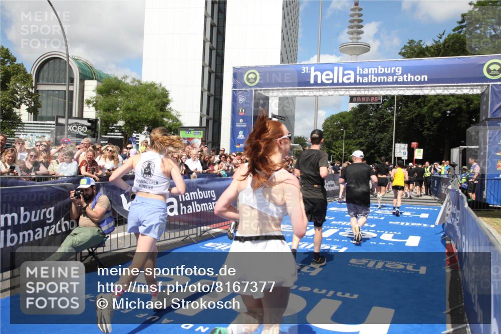 29.06.2025 - hella hamburg halbmarathon Michael Strokosch http://msf.ph/oto/8167377 29.06.2025 11:41:24 Ziel 2302, 3165, 4982, 8635, 10818, 10939, 11876, 14654, 16532, 17423, 17807 meine-sportfotos.de