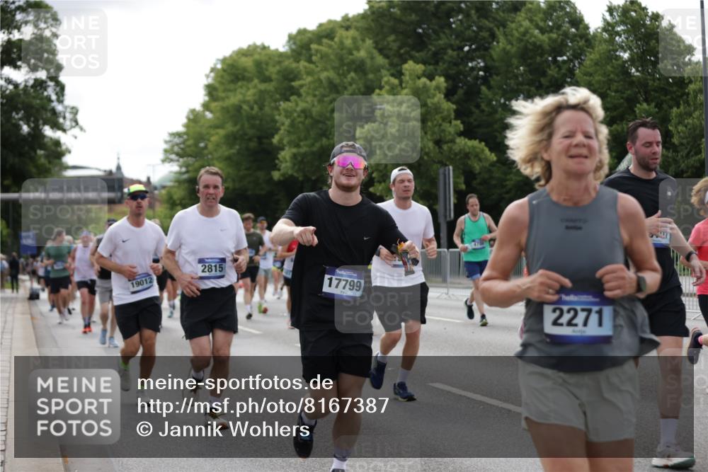 29.06.2025 - hella hamburg halbmarathon Jannik Wohlers http://msf.ph/oto/8167387 29.06.2025 10:21:00 Lombardsbrücke 1028, 1401, 2271, 2635, 2815, 3122, 3770, 3817, 3825, 3826, 4697, 4786, 5373, 5395, 5412, 5493, 6103, 6844, 7375, 7522, 7553, 7781, 8095, 8844, 9100, 9499, 9501, 9532, 9624, 10374, 10874, 10921, 11117, 11610, 11775, 12018, 12368, 13093, 13584, 14118, 14499, 14519, 14664, 14809, 15267, 15387, 15404, 15603, 15752, 15869, 16045, 16107, 16586, 16600, 17341, 17799, 17961, 17969, 18378, 18851, 19012 meine-sportfotos.de