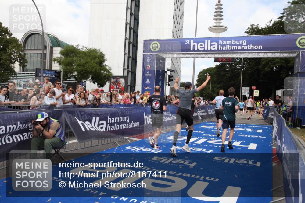 29.06.2025 - hella hamburg halbmarathon Michael Strokosch http://msf.ph/oto/8167411 29.06.2025 10:35:34 Ziel 1344, 1889, 4050, 5269, 10771, 15959, 16695, 16811, 17612, 17826, 19022 meine-sportfotos.de