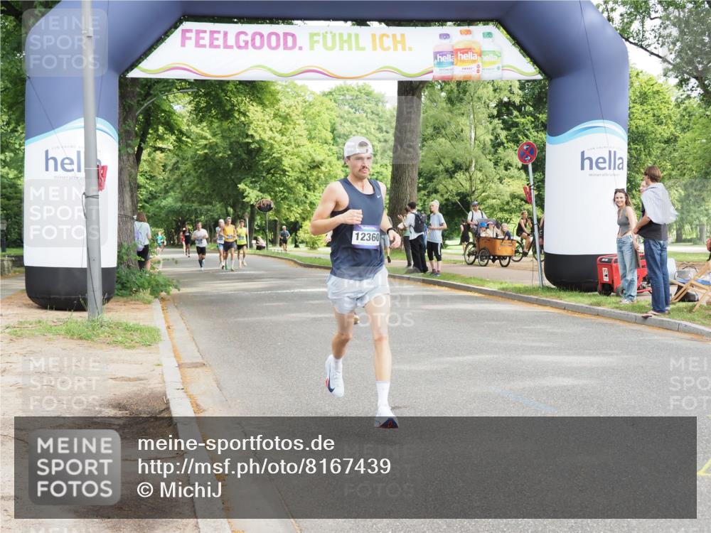 29.06.2025 - hella hamburg halbmarathon MichiJ http://msf.ph/oto/8167439 29.06.2025 10:14:24 Zwischen KM18-KM19 5301, 9385, 12360 meine-sportfotos.de