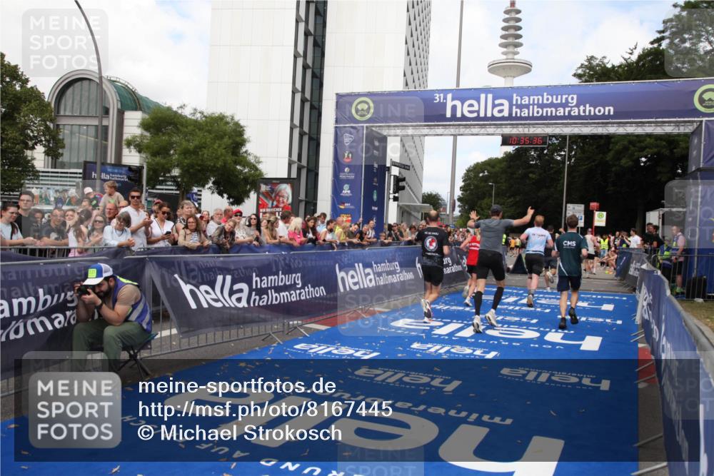 29.06.2025 - hella hamburg halbmarathon Michael Strokosch http://msf.ph/oto/8167445 29.06.2025 10:35:34 Ziel 1344, 1889, 4050, 5269, 10771, 15959, 16695, 16811, 17612, 17826, 19022 meine-sportfotos.de