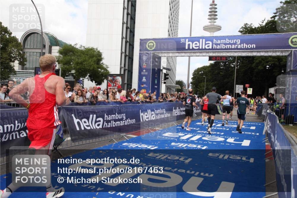 29.06.2025 - hella hamburg halbmarathon Michael Strokosch http://msf.ph/oto/8167463 29.06.2025 10:35:35 Ziel 1344, 1889, 4050, 5269, 10384, 10771, 15959, 16695, 16811, 17612, 17826, 19022 meine-sportfotos.de