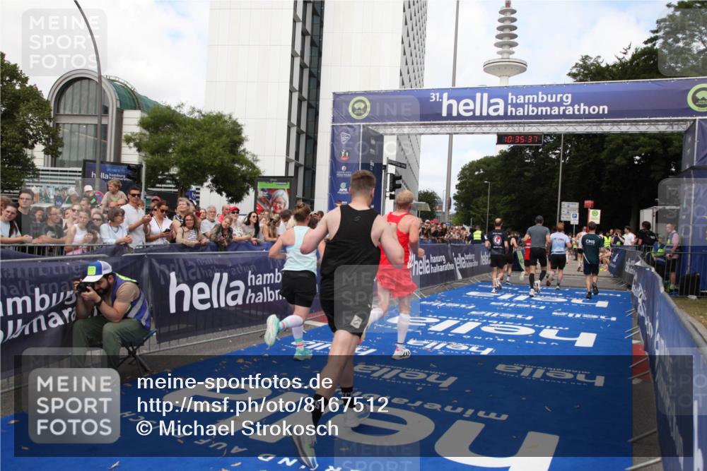 29.06.2025 - hella hamburg halbmarathon Michael Strokosch http://msf.ph/oto/8167512 29.06.2025 10:35:36 Ziel 1344, 1889, 4050, 5269, 10384, 10771, 15959, 16123, 16695, 16811, 17612, 17826, 19022 meine-sportfotos.de