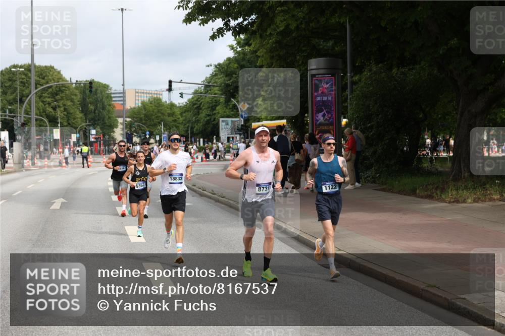 29.06.2025 - hella hamburg halbmarathon Yannick Fuchs http://msf.ph/oto/8167537 29.06.2025 10:23:00 20KM 1122, 2203, 4678, 5367, 7651, 8731, 10106, 10655, 13383, 14757, 15576, 16377, 17354, 18567, 18832 meine-sportfotos.de