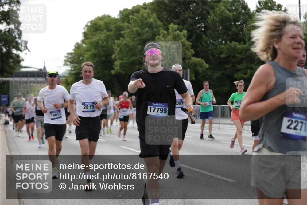 29.06.2025 - hella hamburg halbmarathon Jannik Wohlers http://msf.ph/oto/8167540 29.06.2025 10:21:00 Lombardsbrücke 1028, 1401, 2271, 2635, 2815, 3122, 3770, 3817, 3825, 3826, 4697, 4786, 5373, 5395, 5412, 5493, 6103, 6844, 7375, 7522, 7553, 7781, 8095, 8844, 9100, 9499, 9501, 9532, 9624, 10374, 10874, 10921, 11117, 11610, 11775, 12018, 12368, 13093, 13584, 14118, 14499, 14519, 14664, 14809, 15267, 15387, 15404, 15603, 15752, 15869, 16045, 16107, 16586, 16600, 17341, 17799, 17961, 17969, 18378, 18851, 19012 meine-sportfotos.de