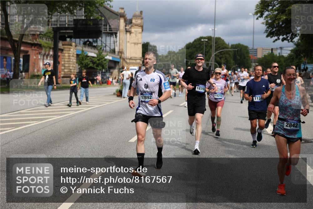 29.06.2025 - hella hamburg halbmarathon Yannick Fuchs http://msf.ph/oto/8167567 29.06.2025 10:40:50 20KM 1139, 2222, 2842, 3087, 4091, 4237, 4497, 4949, 5459, 6373, 6388, 6421, 6691, 6700, 6978, 7335, 8023, 8142, 8482, 8981, 9232, 9386, 9529, 9786, 9794, 11185, 11491, 12171, 12269, 12579, 12651, 12891, 13630, 13698, 13728, 13782, 13940, 14045, 14262, 14541, 14722, 15133, 15149, 15157, 15206, 15684, 15900, 16081, 16127, 16136, 16286, 16466, 16475, 17008, 17190, 17281, 17332, 17353, 17461, 17492, 17669, 17865, 17892, 18118, 19128 meine-sportfotos.de