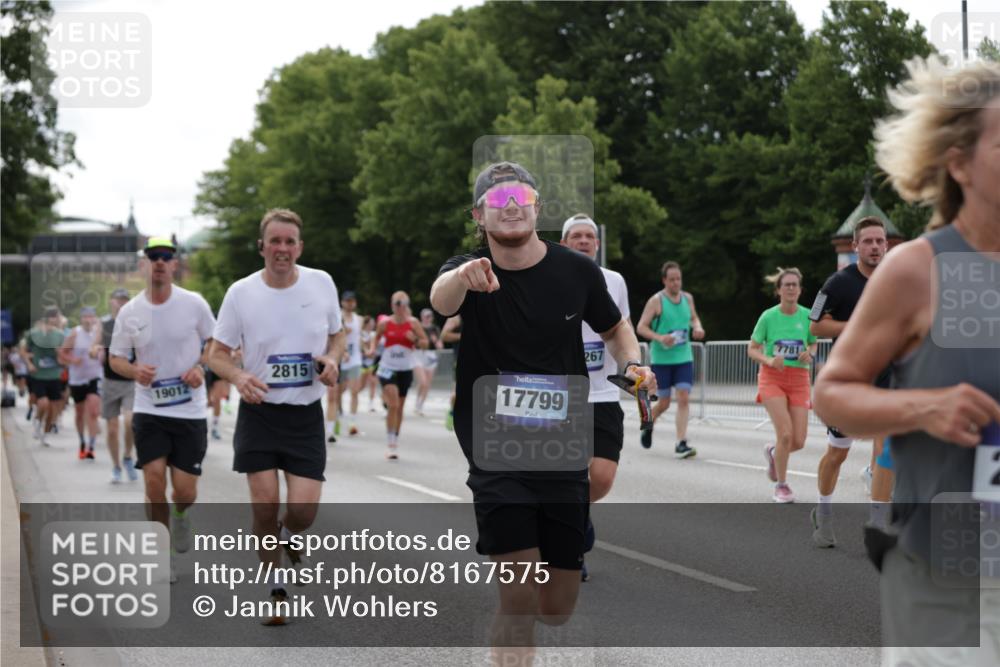 29.06.2025 - hella hamburg halbmarathon Jannik Wohlers http://msf.ph/oto/8167575 29.06.2025 10:21:00 Lombardsbrücke 1028, 1401, 2271, 2635, 2815, 3122, 3770, 3817, 3825, 3826, 4697, 4786, 5373, 5395, 5412, 5493, 6103, 6844, 7375, 7522, 7553, 7781, 8095, 8844, 9100, 9499, 9501, 9532, 9624, 10374, 10874, 10921, 11117, 11610, 11775, 12018, 12368, 13093, 13584, 14118, 14499, 14519, 14664, 14809, 15267, 15387, 15404, 15603, 15752, 15869, 16045, 16107, 16586, 16600, 17341, 17799, 17961, 17969, 18378, 18851, 19012 meine-sportfotos.de