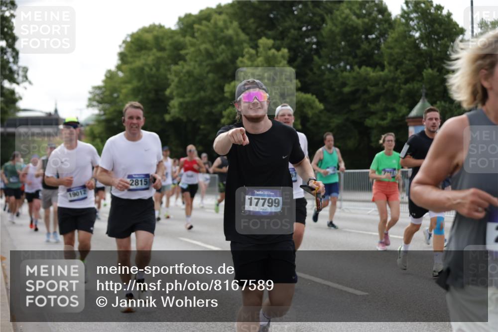 29.06.2025 - hella hamburg halbmarathon Jannik Wohlers http://msf.ph/oto/8167589 29.06.2025 10:21:00 Lombardsbrücke 1028, 1401, 2271, 2635, 2815, 3122, 3770, 3817, 3825, 3826, 4697, 4786, 5373, 5395, 5412, 5493, 6103, 6844, 7375, 7522, 7553, 7781, 8095, 8844, 9100, 9499, 9501, 9532, 9624, 10374, 10874, 10921, 11117, 11610, 11775, 12018, 12368, 13093, 13584, 14118, 14499, 14519, 14664, 14809, 15267, 15387, 15404, 15603, 15752, 15869, 16045, 16107, 16586, 16600, 17341, 17799, 17961, 17969, 18378, 18851, 19012 meine-sportfotos.de