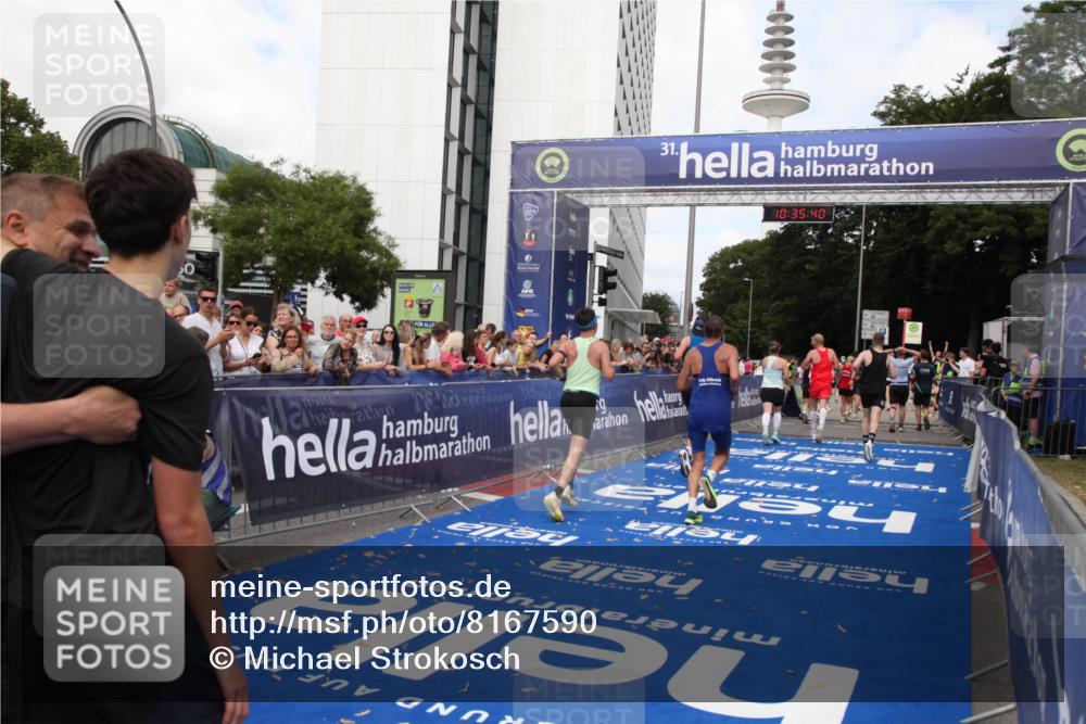 29.06.2025 - hella hamburg halbmarathon Michael Strokosch http://msf.ph/oto/8167590 29.06.2025 10:35:39 Ziel 1344, 4062, 5269, 10384, 14841, 16123, 16695, 17612, 17826, 18841 meine-sportfotos.de