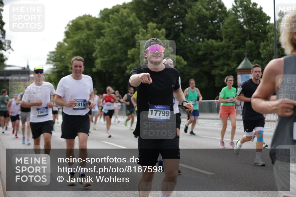 29.06.2025 - hella hamburg halbmarathon Jannik Wohlers http://msf.ph/oto/8167598 29.06.2025 10:21:00 Lombardsbrücke 1028, 1401, 2271, 2635, 2815, 3122, 3770, 3817, 3825, 3826, 4697, 4786, 5373, 5395, 5412, 5493, 6103, 6844, 7375, 7522, 7553, 7781, 8095, 8844, 9100, 9499, 9501, 9532, 9624, 10374, 10874, 10921, 11117, 11610, 11775, 12018, 12368, 13093, 13584, 14118, 14499, 14519, 14664, 14809, 15267, 15387, 15404, 15603, 15752, 15869, 16045, 16107, 16586, 16600, 17341, 17799, 17961, 17969, 18378, 18851, 19012 meine-sportfotos.de