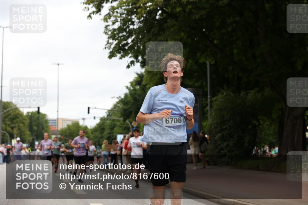 29.06.2025 - hella hamburg halbmarathon Yannick Fuchs http://msf.ph/oto/8167600 29.06.2025 11:00:13 20KM 1034, 1526, 1559, 2936, 3039, 3199, 4187, 4532, 4613, 5150, 0000, 6322, 6462, 6572, 6585, 6706, 7210, 7211, 7826, 7935, 9405, 10042, 10074, 10736, 10886, 12255, 12371, 14306, 14607, 15963, 16166, 16233, 16237, 17321, 17638, 17707, 17866, 18199, 18525, 18726, 19173 meine-sportfotos.de