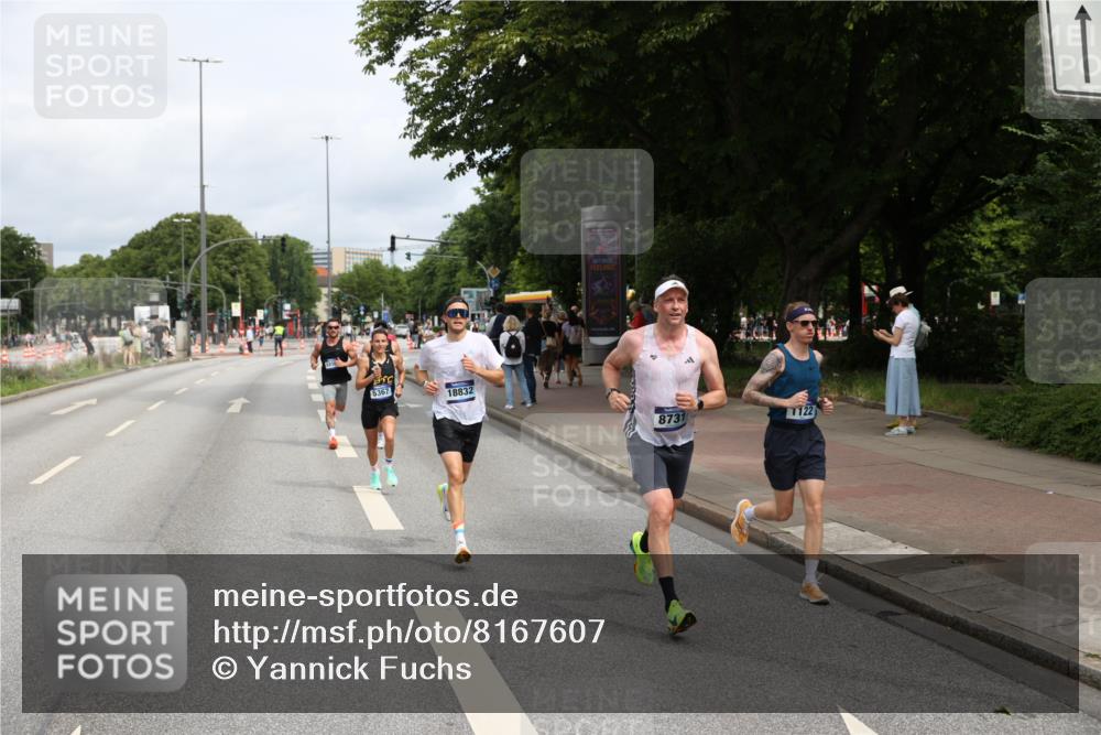 29.06.2025 - hella hamburg halbmarathon Yannick Fuchs http://msf.ph/oto/8167607 29.06.2025 10:23:02 20KM 1122, 2203, 3075, 4678, 5367, 7651, 8731, 10106, 10655, 13383, 14757, 15576, 16377, 17354, 18567, 18832 meine-sportfotos.de