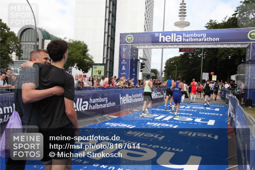 29.06.2025 - hella hamburg halbmarathon Michael Strokosch http://msf.ph/oto/8167614 29.06.2025 10:35:39 Ziel 1344, 4062, 5269, 10384, 14841, 16123, 16695, 17612, 17826, 18841 meine-sportfotos.de