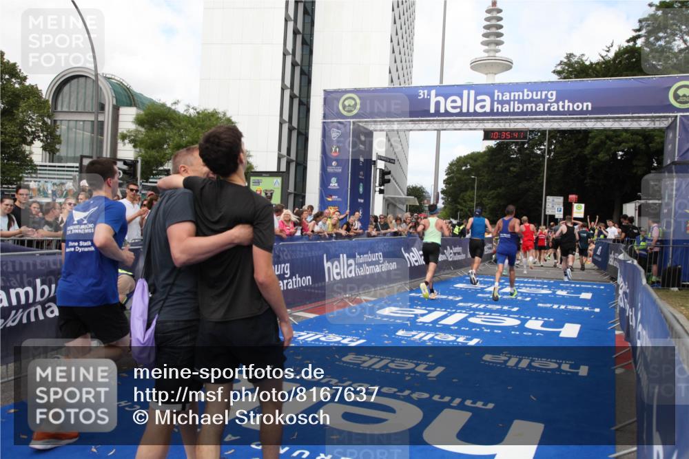 29.06.2025 - hella hamburg halbmarathon Michael Strokosch http://msf.ph/oto/8167637 29.06.2025 10:35:39 Ziel 1344, 4062, 5269, 10384, 14841, 16123, 16695, 17612, 17826, 18841 meine-sportfotos.de