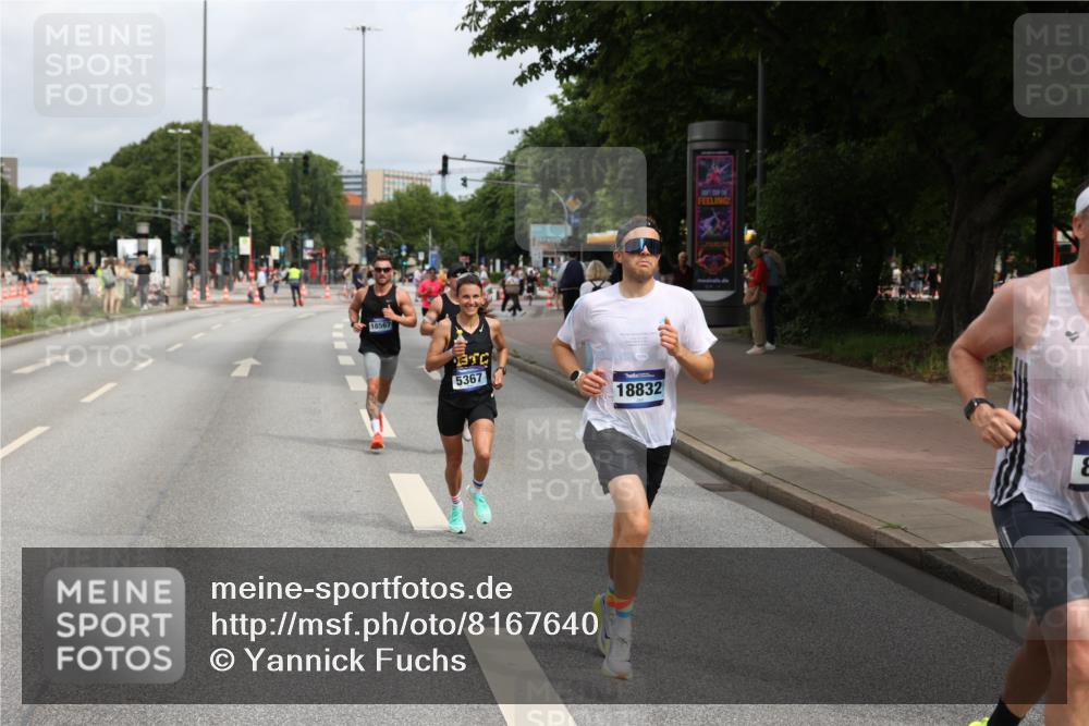 29.06.2025 - hella hamburg halbmarathon Yannick Fuchs http://msf.ph/oto/8167640 29.06.2025 10:23:02 20KM 1122, 2203, 3075, 4678, 5367, 7651, 8731, 10106, 10655, 13383, 14757, 15576, 16377, 17354, 18567, 18832 meine-sportfotos.de