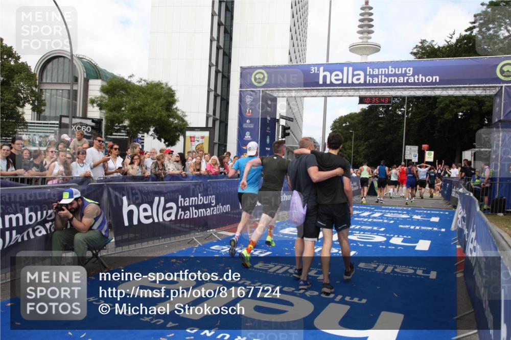 29.06.2025 - hella hamburg halbmarathon Michael Strokosch http://msf.ph/oto/8167724 29.06.2025 10:35:42 Ziel 4062, 5269, 10384, 12462, 12899, 14841, 16123, 17612, 17826, 18841 meine-sportfotos.de