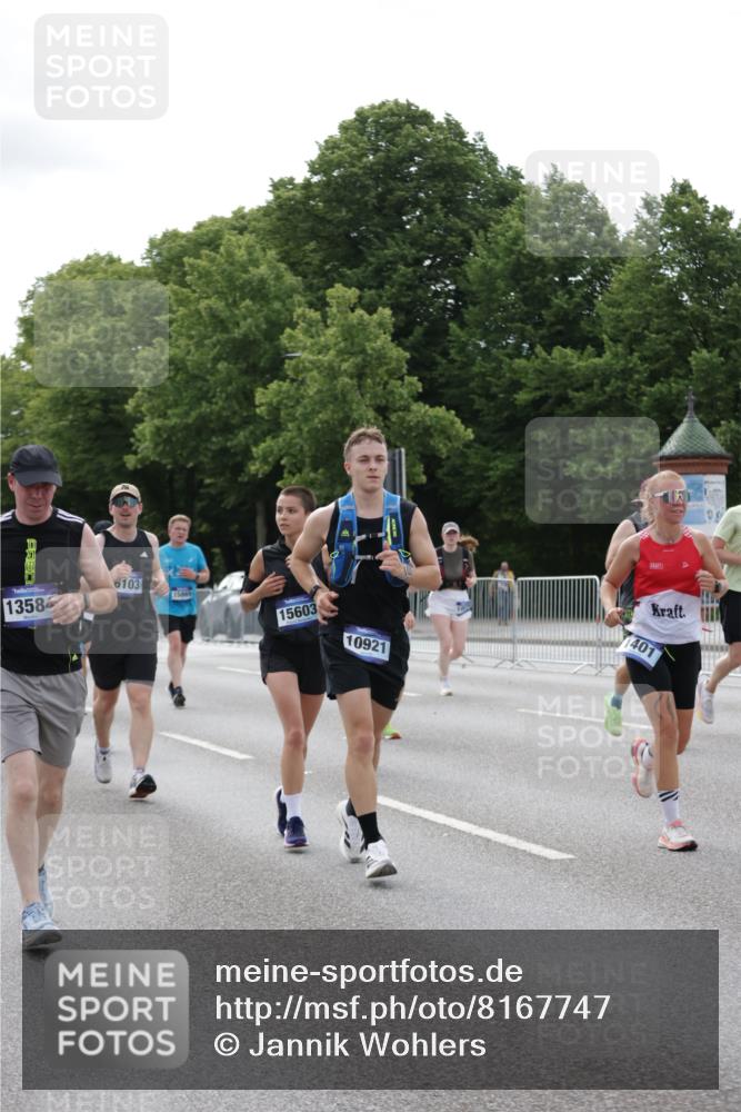 29.06.2025 - hella hamburg halbmarathon Jannik Wohlers http://msf.ph/oto/8167747 29.06.2025 10:21:04 Lombardsbrücke 1072, 1401, 2271, 2635, 2815, 3122, 3770, 3817, 3825, 3826, 4697, 4786, 5122, 5373, 5395, 5412, 5493, 5759, 6103, 6844, 7375, 7522, 7553, 7781, 8095, 8286, 8844, 9100, 9369, 9483, 9499, 9532, 9624, 10374, 10874, 10921, 11117, 11610, 12018, 12041, 12368, 13093, 13584, 13937, 14118, 14664, 15267, 15404, 15603, 15752, 15869, 16045, 16107, 16586, 17799, 17961, 17969, 18378, 18851, 19012 meine-sportfotos.de