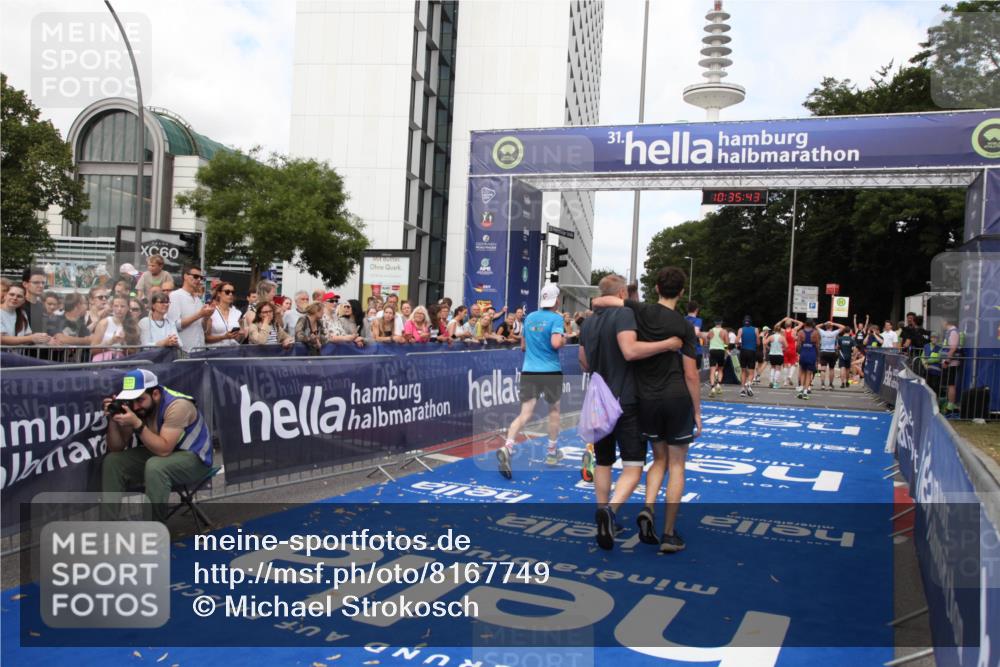 29.06.2025 - hella hamburg halbmarathon Michael Strokosch http://msf.ph/oto/8167749 29.06.2025 10:35:42 Ziel 4062, 5269, 10384, 12462, 12899, 14841, 16123, 17612, 17826, 18841 meine-sportfotos.de