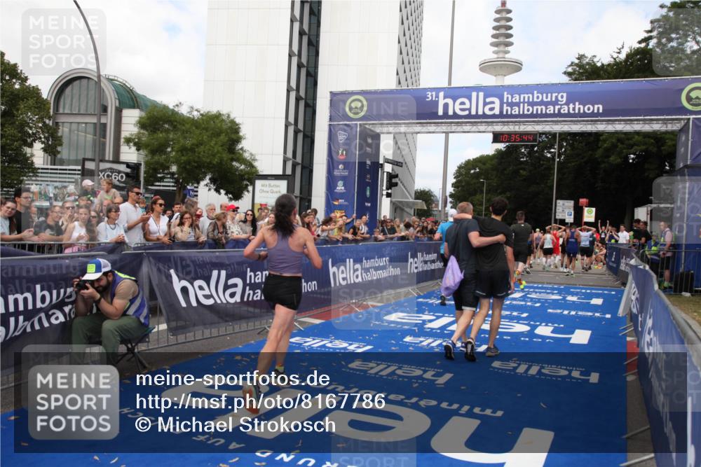 29.06.2025 - hella hamburg halbmarathon Michael Strokosch http://msf.ph/oto/8167786 29.06.2025 10:35:43 Ziel 4062, 10384, 12462, 12899, 14841, 16123, 18841 meine-sportfotos.de