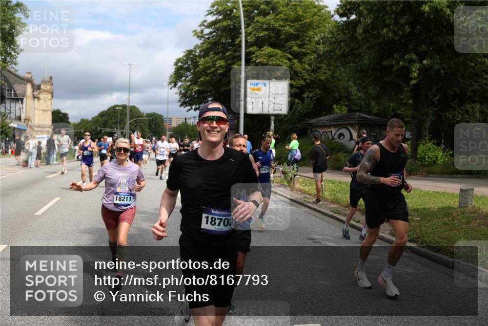 29.06.2025 - hella hamburg halbmarathon Yannick Fuchs http://msf.ph/oto/8167793 29.06.2025 10:40:52 20KM 1139, 2222, 2842, 3087, 4091, 4237, 4497, 4949, 5459, 6373, 6388, 6421, 6691, 6700, 6978, 7335, 8023, 8142, 8482, 8981, 9232, 9386, 9529, 9786, 9794, 11185, 11491, 12171, 12269, 12579, 12651, 12891, 13630, 13698, 13728, 13782, 13940, 14045, 14262, 14449, 14541, 14722, 15133, 15149, 15157, 15206, 15684, 15900, 16081, 16127, 16136, 16286, 16466, 16475, 17008, 17281, 17353, 17461, 17492, 17669, 17865, 17892, 18118 meine-sportfotos.de