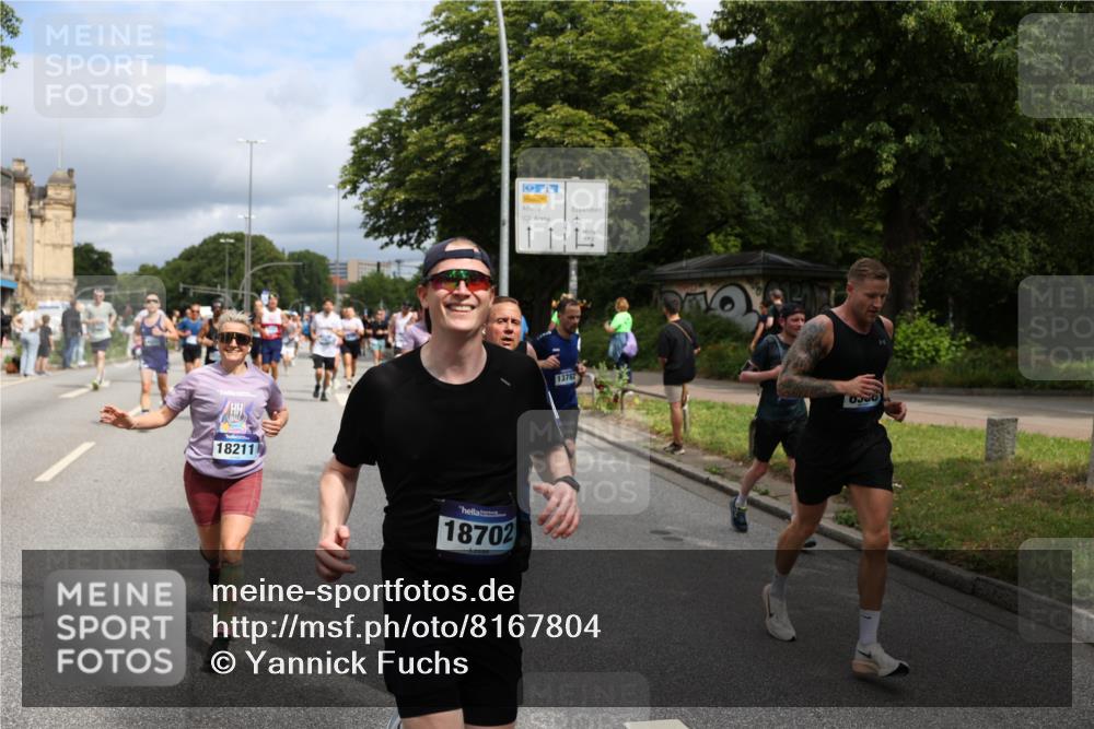 29.06.2025 - hella hamburg halbmarathon Yannick Fuchs http://msf.ph/oto/8167804 29.06.2025 10:40:52 20KM 1139, 2222, 2842, 3087, 4091, 4237, 4497, 4949, 5459, 6373, 6388, 6421, 6691, 6700, 6978, 7335, 8023, 8142, 8482, 8981, 9232, 9386, 9529, 9786, 9794, 11185, 11491, 12171, 12269, 12579, 12651, 12891, 13630, 13698, 13728, 13782, 13940, 14045, 14262, 14449, 14541, 14722, 15133, 15149, 15157, 15206, 15684, 15900, 16081, 16127, 16136, 16286, 16466, 16475, 17008, 17281, 17353, 17461, 17492, 17669, 17865, 17892, 18118 meine-sportfotos.de