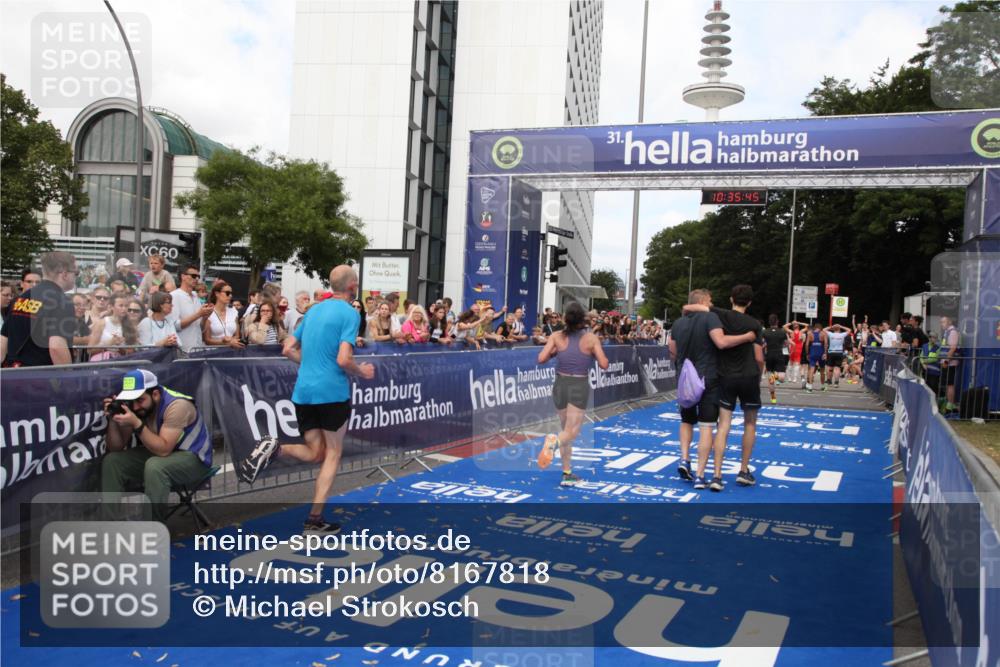 29.06.2025 - hella hamburg halbmarathon Michael Strokosch http://msf.ph/oto/8167818 29.06.2025 10:35:44 Ziel 4062, 10384, 12462, 12899, 14841, 16123, 18841 meine-sportfotos.de