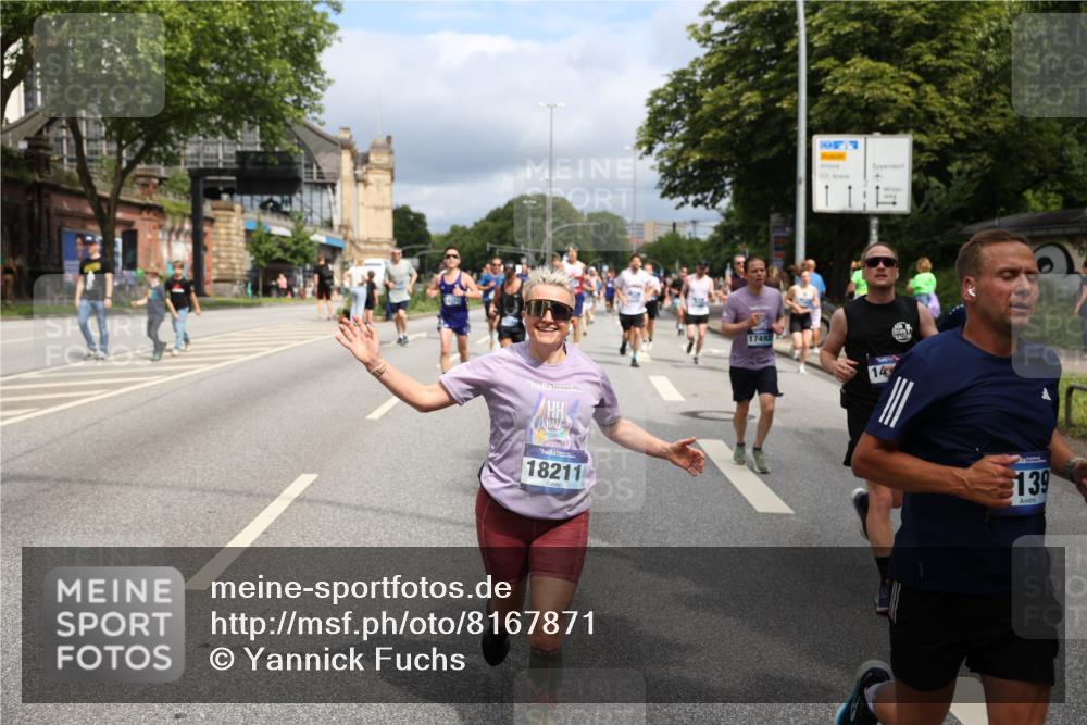 29.06.2025 - hella hamburg halbmarathon Yannick Fuchs http://msf.ph/oto/8167871 29.06.2025 10:40:52 20KM 1139, 2222, 2842, 3087, 4091, 4237, 4497, 4949, 5459, 6373, 6388, 6421, 6691, 6700, 6978, 7335, 8023, 8142, 8482, 8981, 9232, 9386, 9529, 9786, 9794, 11185, 11491, 12171, 12269, 12579, 12651, 12891, 13630, 13698, 13728, 13782, 13940, 14045, 14262, 14449, 14541, 14722, 15133, 15149, 15157, 15206, 15684, 15900, 16081, 16127, 16136, 16286, 16466, 16475, 17008, 17281, 17353, 17461, 17492, 17669, 17865, 17892, 18118 meine-sportfotos.de