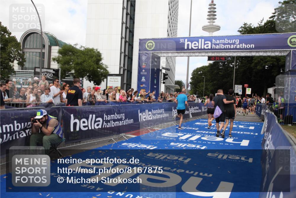 29.06.2025 - hella hamburg halbmarathon Michael Strokosch http://msf.ph/oto/8167875 29.06.2025 10:35:45 Ziel 4062, 12462, 12899, 14841, 16119, 16123, 18841 meine-sportfotos.de