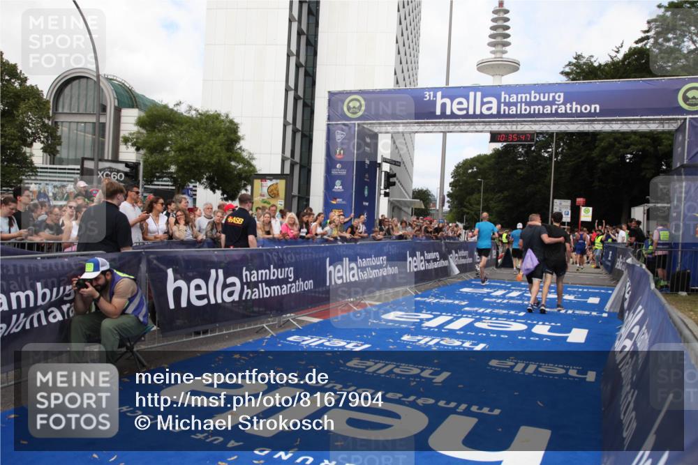 29.06.2025 - hella hamburg halbmarathon Michael Strokosch http://msf.ph/oto/8167904 29.06.2025 10:35:46 Ziel 4062, 12462, 12899, 14841, 16119, 18841 meine-sportfotos.de