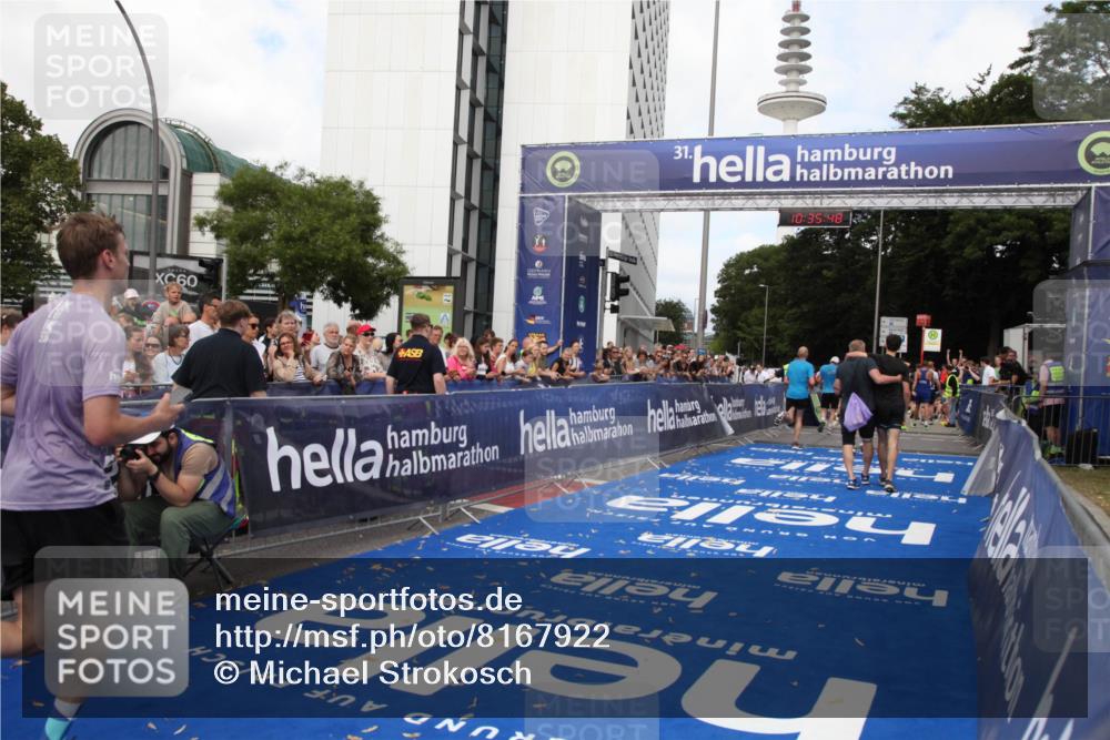 29.06.2025 - hella hamburg halbmarathon Michael Strokosch http://msf.ph/oto/8167922 29.06.2025 10:35:46 Ziel 4062, 12462, 12899, 14841, 16119, 18841 meine-sportfotos.de