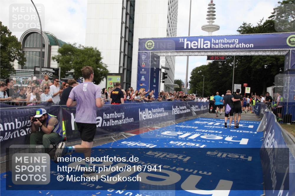29.06.2025 - hella hamburg halbmarathon Michael Strokosch http://msf.ph/oto/8167941 29.06.2025 10:35:47 Ziel 4062, 12462, 12899, 14841, 16119 meine-sportfotos.de
