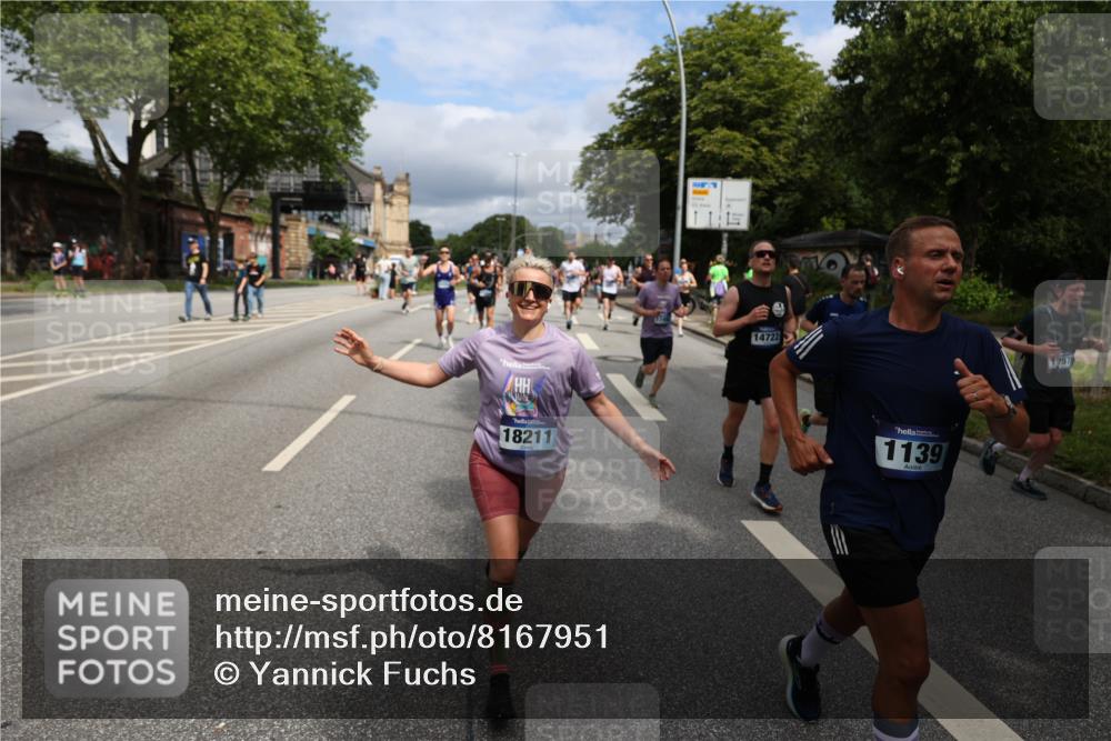 29.06.2025 - hella hamburg halbmarathon Yannick Fuchs http://msf.ph/oto/8167951 29.06.2025 10:40:53 20KM 1139, 2222, 2842, 3087, 4091, 4237, 4497, 4949, 5459, 6373, 6388, 6421, 6691, 6978, 7335, 8023, 8142, 8482, 8981, 9232, 9386, 9497, 9529, 9786, 9794, 10211, 11185, 11491, 11858, 12171, 12269, 12579, 12651, 12808, 12891, 13554, 13630, 13698, 13728, 13782, 13940, 14045, 14262, 14449, 14541, 14722, 15026, 15133, 15149, 15157, 15206, 15684, 15900, 16081, 16127, 16136, 16286, 16466, 16475, 17008, 17281, 17353, 17461, 17492, 17669, 17865, 17892, 18118 meine-sportfotos.de
