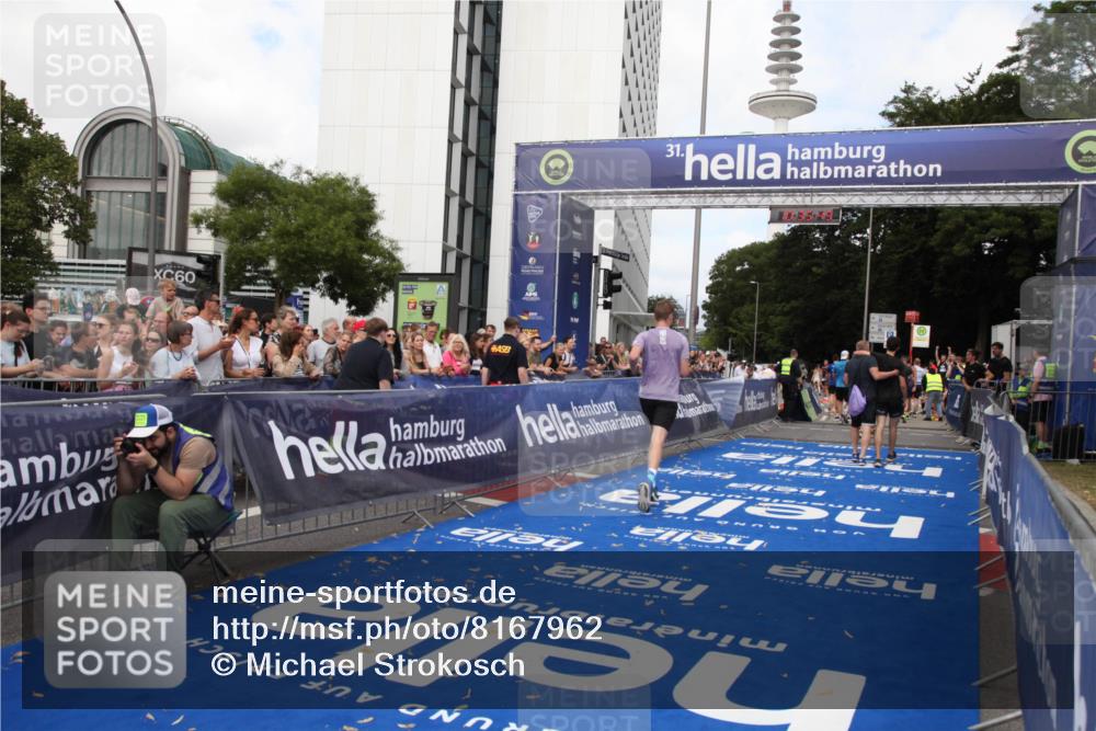 29.06.2025 - hella hamburg halbmarathon Michael Strokosch http://msf.ph/oto/8167962 29.06.2025 10:35:48 Ziel 4062, 12462, 12899, 14841, 16119 meine-sportfotos.de
