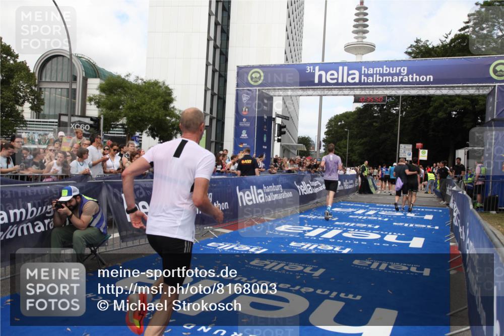 29.06.2025 - hella hamburg halbmarathon Michael Strokosch http://msf.ph/oto/8168003 29.06.2025 10:35:49 Ziel 12462, 12899, 16119 meine-sportfotos.de