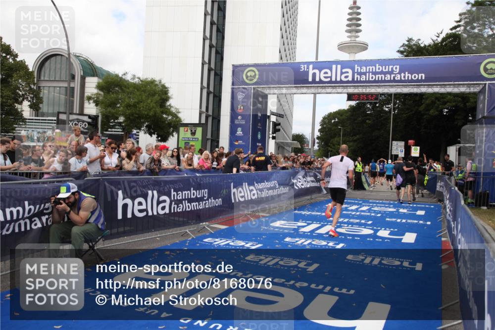 29.06.2025 - hella hamburg halbmarathon Michael Strokosch http://msf.ph/oto/8168076 29.06.2025 10:35:50 Ziel 3843, 12462, 12899, 16119 meine-sportfotos.de
