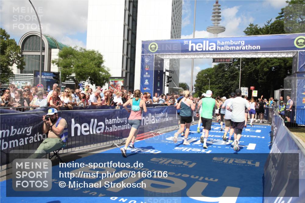 29.06.2025 - hella hamburg halbmarathon Michael Strokosch http://msf.ph/oto/8168106 29.06.2025 11:41:40 Ziel 1730, 1787, 3404, 5540, 5753, 6428, 7202, 7239, 8233, 8307, 8605, 8937, 10441, 10464, 10984, 11463, 13369, 14050, 14403, 14882, 15754, 16303, 16901, 18317, 18319, 18592, 19086 meine-sportfotos.de