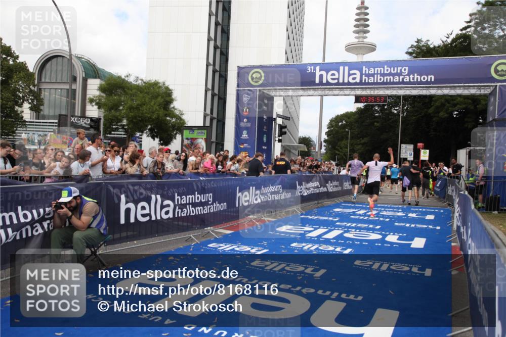 29.06.2025 - hella hamburg halbmarathon Michael Strokosch http://msf.ph/oto/8168116 29.06.2025 10:35:51 Ziel 3843, 12462, 12899, 13252, 15161, 16119 meine-sportfotos.de