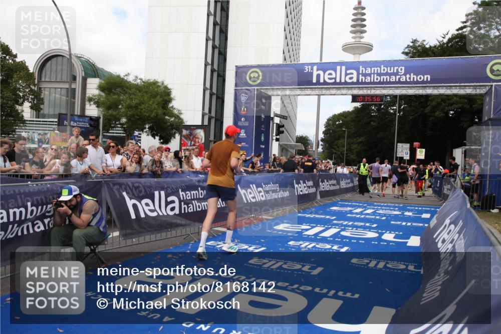 29.06.2025 - hella hamburg halbmarathon Michael Strokosch http://msf.ph/oto/8168142 29.06.2025 10:35:54 Ziel 3843, 13252, 15161, 16119 meine-sportfotos.de