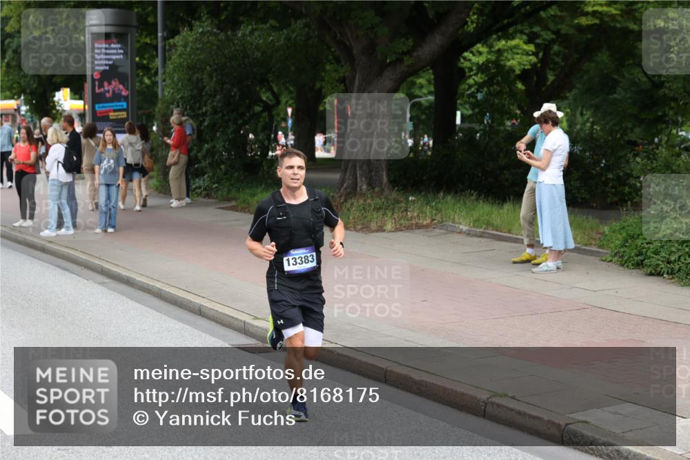 29.06.2025 - hella hamburg halbmarathon Yannick Fuchs http://msf.ph/oto/8168175 29.06.2025 10:23:19 20KM 2604, 3075, 10106, 12189, 12529, 13383, 15883 meine-sportfotos.de