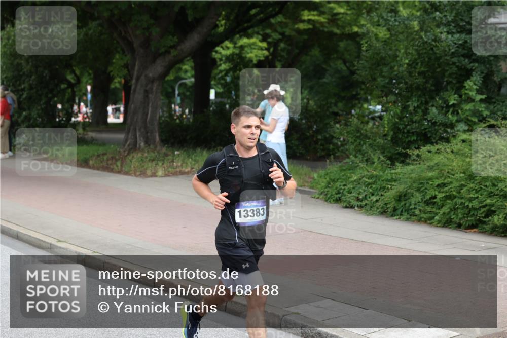 29.06.2025 - hella hamburg halbmarathon Yannick Fuchs http://msf.ph/oto/8168188 29.06.2025 10:23:20 20KM 1953, 2604, 3075, 7389, 10106, 12189, 12529, 13383, 15883 meine-sportfotos.de