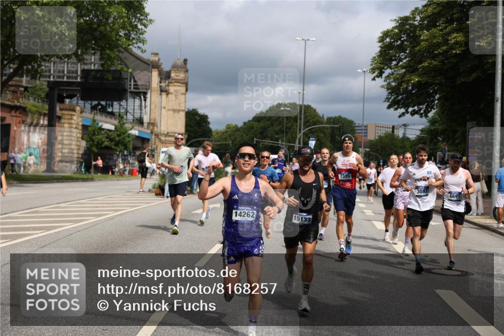 29.06.2025 - hella hamburg halbmarathon Yannick Fuchs http://msf.ph/oto/8168257 29.06.2025 10:40:54 20KM 1139, 2222, 2842, 3087, 4091, 4237, 4497, 4949, 5459, 6373, 6388, 6421, 6691, 6978, 7335, 8023, 8142, 8482, 8981, 9232, 9386, 9497, 9529, 9786, 9794, 10208, 10211, 11185, 11491, 11858, 12171, 12269, 12579, 12651, 12808, 12891, 13554, 13698, 13728, 13782, 13940, 14045, 14262, 14449, 14541, 14722, 15026, 15133, 15149, 15157, 15206, 15684, 15900, 16081, 16127, 16136, 16286, 16466, 16475, 17008, 17281, 17353, 17461, 17492, 17669, 17865, 17892, 18118 meine-sportfotos.de