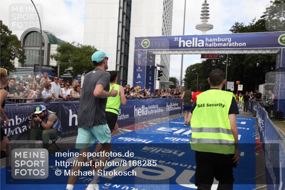 29.06.2025 - hella hamburg halbmarathon Michael Strokosch http://msf.ph/oto/8168285 29.06.2025 10:36:07 Ziel 2399, 9313, 10477, 12168, 12488, 13419, 14875, 17217, 18156, 18259 meine-sportfotos.de