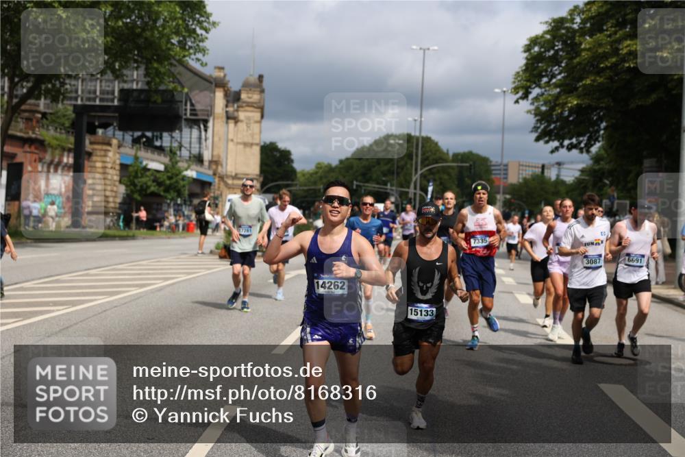 29.06.2025 - hella hamburg halbmarathon Yannick Fuchs http://msf.ph/oto/8168316 29.06.2025 10:40:54 20KM 1139, 2222, 2842, 3087, 4091, 4237, 4497, 4949, 5459, 6373, 6388, 6421, 6691, 6978, 7335, 8023, 8142, 8482, 8981, 9232, 9386, 9497, 9529, 9786, 9794, 10208, 10211, 11185, 11491, 11858, 12171, 12269, 12579, 12651, 12808, 12891, 13554, 13698, 13728, 13782, 13940, 14045, 14262, 14449, 14541, 14722, 15026, 15133, 15149, 15157, 15206, 15684, 15900, 16081, 16127, 16136, 16286, 16466, 16475, 17008, 17281, 17353, 17461, 17492, 17669, 17865, 17892, 18118 meine-sportfotos.de