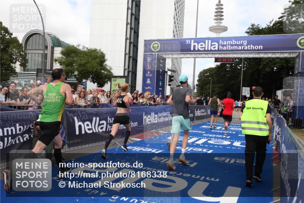 29.06.2025 - hella hamburg halbmarathon Michael Strokosch http://msf.ph/oto/8168338 29.06.2025 10:36:08 Ziel 2399, 6032, 9313, 10477, 12168, 12488, 13419, 14875, 17217, 18156, 18259 meine-sportfotos.de