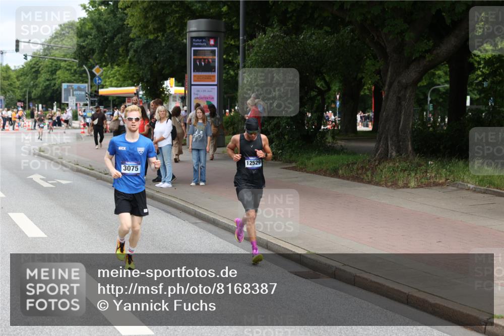 29.06.2025 - hella hamburg halbmarathon Yannick Fuchs http://msf.ph/oto/8168387 29.06.2025 10:23:21 20KM 1953, 2604, 3075, 7389, 10106, 12189, 12529, 13383, 15883 meine-sportfotos.de