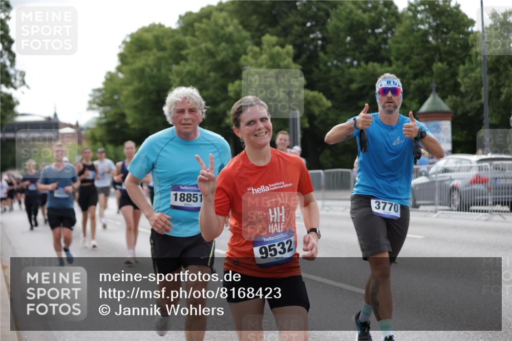 29.06.2025 - hella hamburg halbmarathon Jannik Wohlers http://msf.ph/oto/8168423 29.06.2025 10:21:09 Lombardsbrücke 1072, 1401, 2271, 2815, 3770, 3817, 3825, 3826, 4375, 4376, 4697, 4786, 5122, 5373, 5412, 5759, 5957, 6086, 6103, 6844, 7375, 7612, 7781, 8095, 8286, 8896, 9100, 9369, 9483, 9499, 9532, 9624, 10374, 10874, 10921, 12018, 12041, 12368, 12402, 12659, 13093, 13584, 13937, 14118, 14278, 14664, 15267, 15404, 15603, 15869, 16045, 16107, 17799, 17969, 18378, 18851, 19012 meine-sportfotos.de