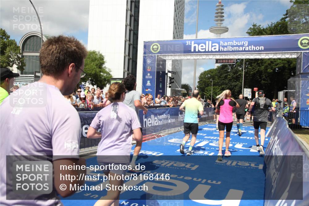 29.06.2025 - hella hamburg halbmarathon Michael Strokosch http://msf.ph/oto/8168446 29.06.2025 11:41:48 Ziel 3288, 3515, 4119, 4446, 5160, 6739, 8307, 9877, 10441, 10984, 11874, 13510, 15248, 15262, 15285, 15354, 15807, 17018, 18502, 18688 meine-sportfotos.de