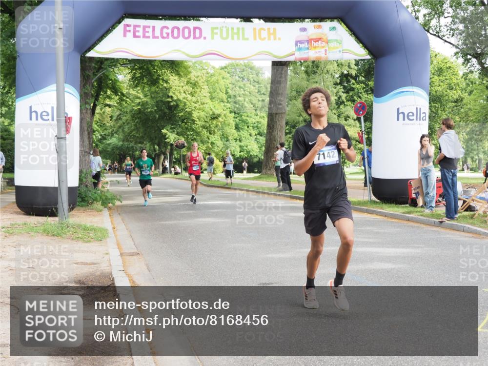 29.06.2025 - hella hamburg halbmarathon MichiJ http://msf.ph/oto/8168456 29.06.2025 10:14:36 Zwischen KM18-KM19 7142, 7331, 7855, 9269, 14753, 17614, 19041 meine-sportfotos.de