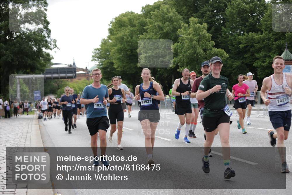 29.06.2025 - hella hamburg halbmarathon Jannik Wohlers http://msf.ph/oto/8168475 29.06.2025 10:21:11 Lombardsbrücke 1072, 1401, 1668, 2815, 3770, 3817, 3825, 3826, 4375, 4376, 4697, 4786, 5122, 5412, 5759, 5957, 6086, 6103, 7375, 7612, 7781, 8095, 8286, 8896, 9100, 9369, 9483, 9499, 9532, 9624, 10374, 10874, 10921, 12018, 12041, 12368, 12402, 12659, 13093, 13584, 13604, 13937, 14118, 14278, 14664, 15267, 15404, 15603, 15869, 16045, 16107, 17799, 17903, 17932, 18378, 18851, 19012 meine-sportfotos.de